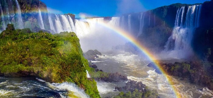 Iguazu-Wasserfälle mit Regenbogen
