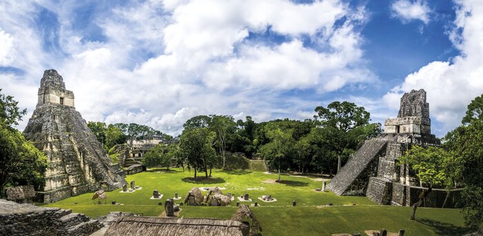 Die zentrale Plaza in Tikal